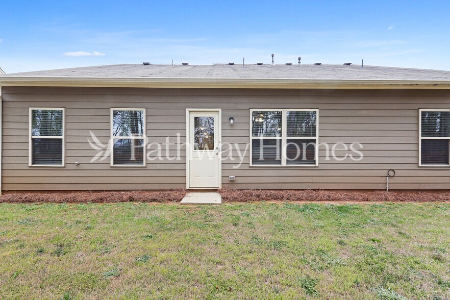Building Photo - 3509 Mica Cir SE