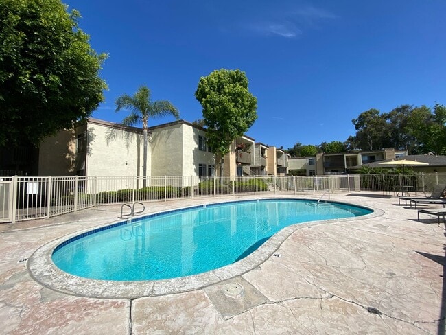 Building Photo - 2 Bedroom Condo in Arbor Hills Gated Community