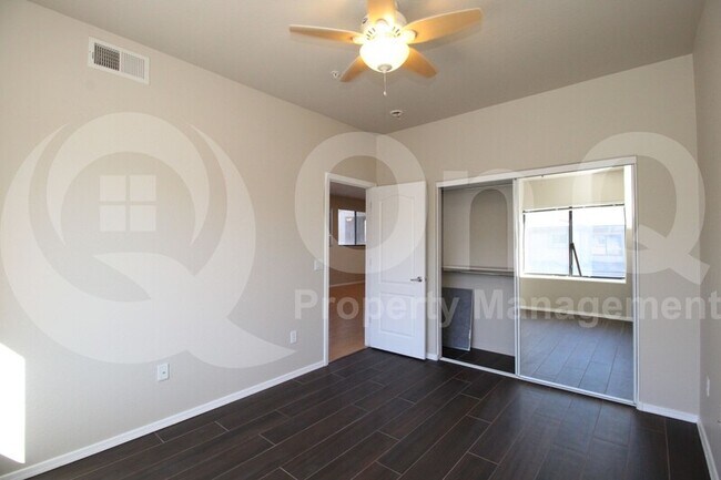 Building Photo - 705 W Queen Creek Rd