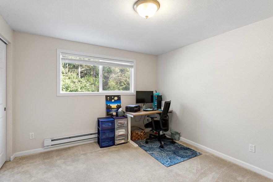 2nd bedroom - 1520 NE 195th St