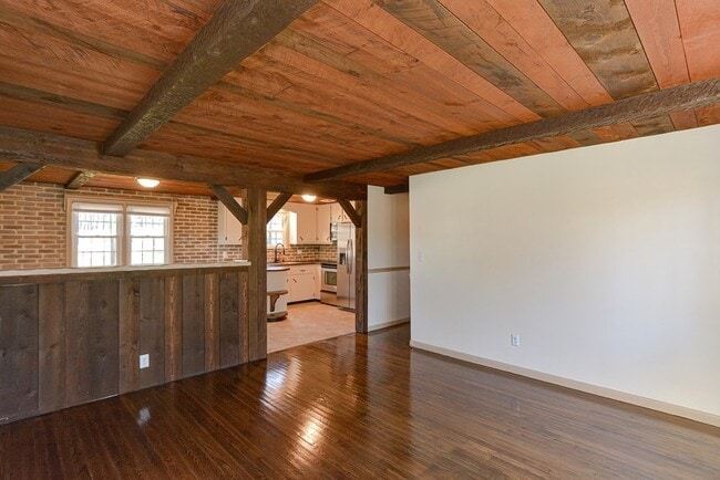 Building Photo - 110 Oswego St