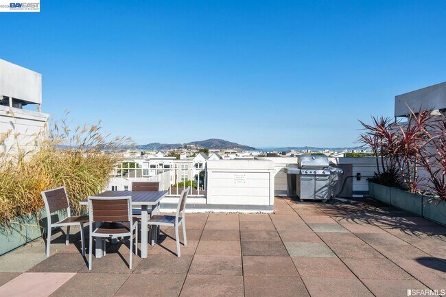 Building Photo - 650 Chestnut St