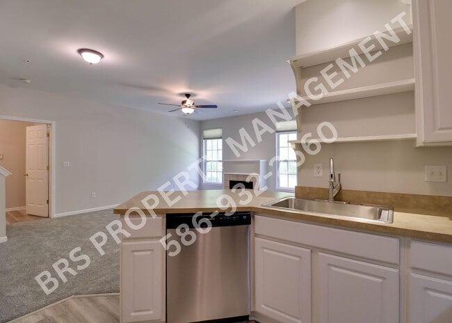 Building Photo - Move-In Ready 2BR Condo with Covered Garage in Harrison Township