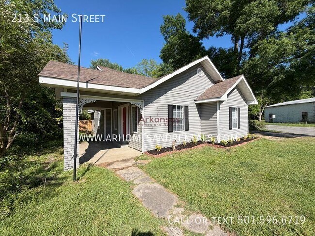 Building Photo - 213 S Main St