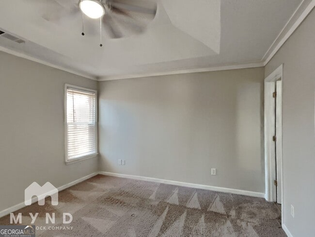 Building Photo - 5801 Meadowview Rd