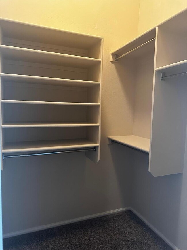 Building Photo - 1672 W Paisley Dr