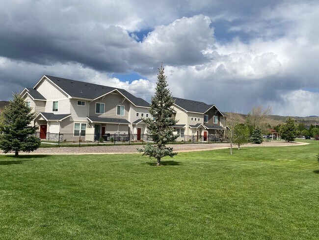 Building Photo - 7485 N Lucy Rose Ln
