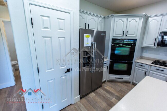 Building Photo - 14616 W Windward Ave