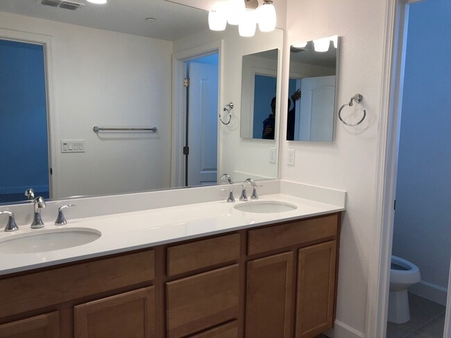 Building Photo - Tri-level Townhome with 2 Car Attached Gar...