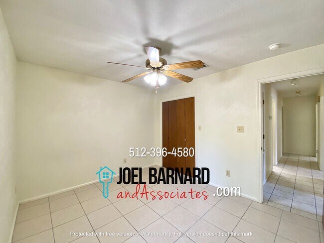 Building Photo - Available August 9: 3 Bedroom, 2 Bath Stan...