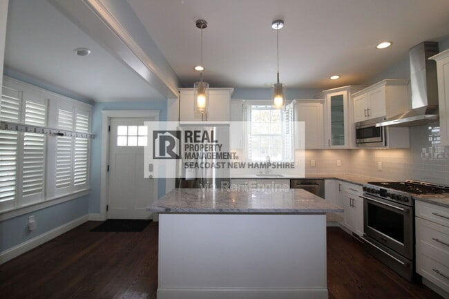 Building Photo - 33 Columbia St