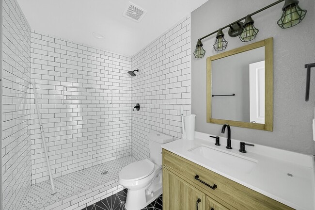 Building Photo - 7323 Farnsworth St