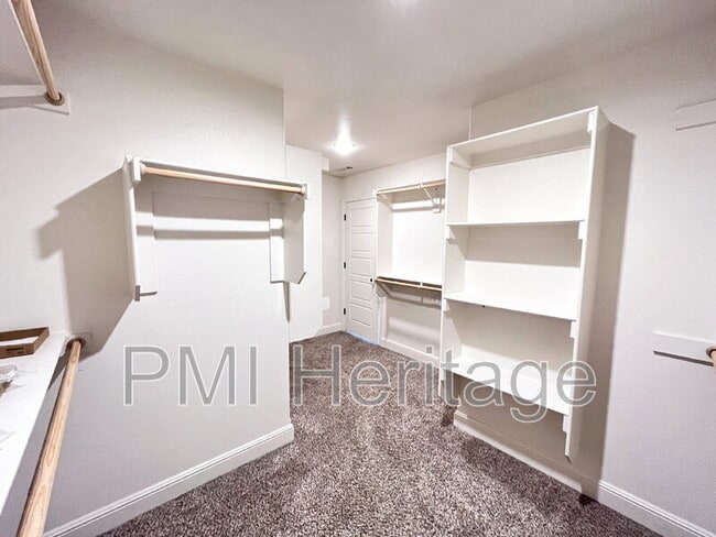 Building Photo - 6002 NW Meade St