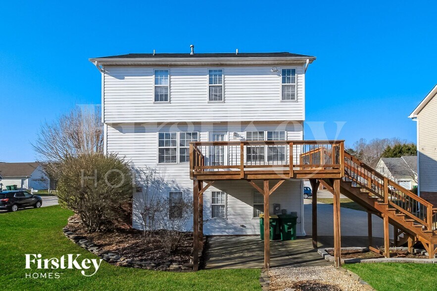 Building Photo - 100 Pebble Run Ct