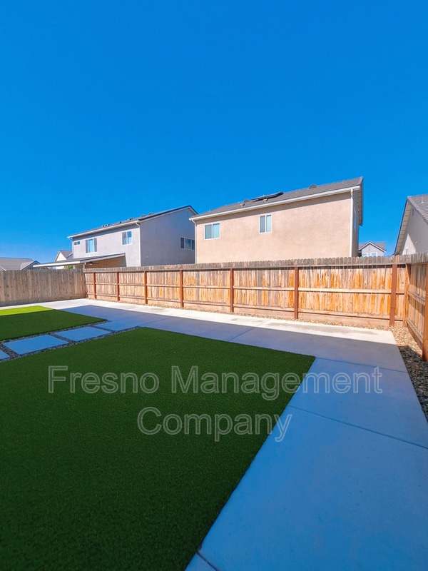 Building Photo - 911 Blue Oak Lane W