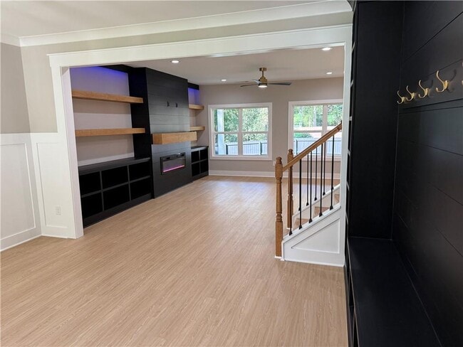 Building Photo - 320 Pine Valley Dr