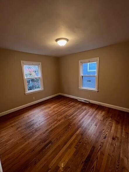 Building Photo - 1034 E Lexington Ave