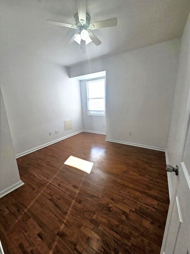 Building Photo - 601 N 39th St