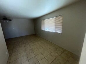 Building Photo - "Chic & Cozy 2-Bedroom Haven with Hardwood Charm in Las Vegas!"