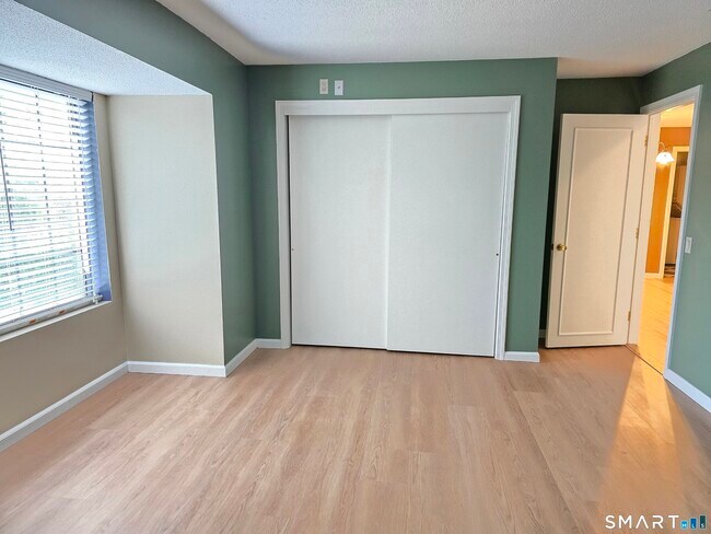 Building Photo - 54 N Mountain Rd