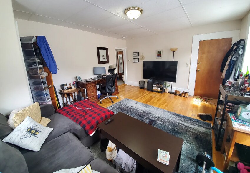 Building Photo - 107 Brookline St