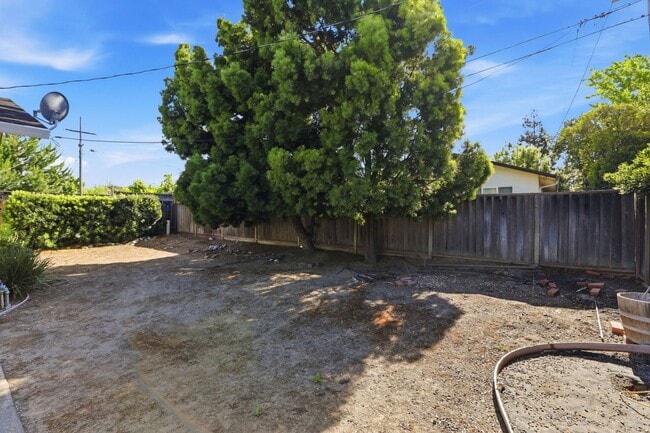 Building Photo - Wow! What a Great Home! Available Now!