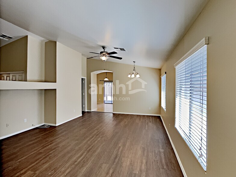 Building Photo - 15580 W Durango St