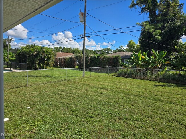 Building Photo - 925 SE 23rd Pl