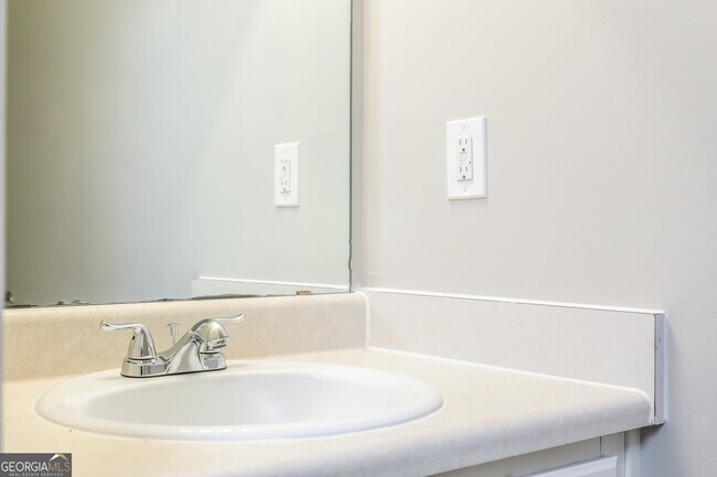 Building Photo - 250 Shadowbrooke Dr