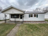 Building Photo - 924 E Chippewa Ave