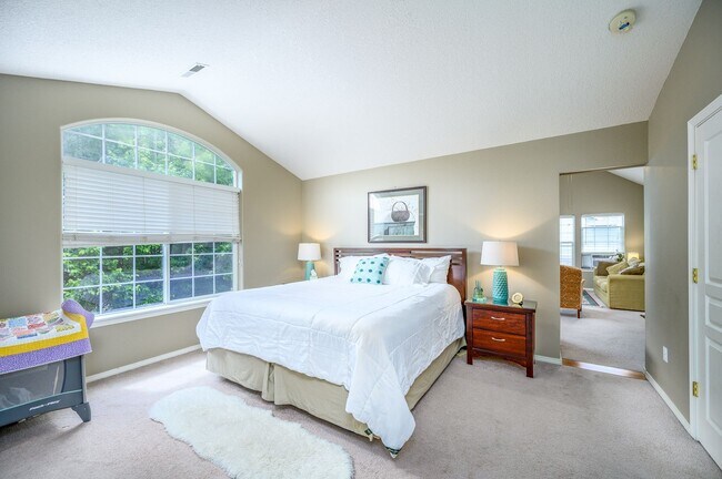 Building Photo - Large 3 Bed, 2.5 Bath Home in McMinnville-...