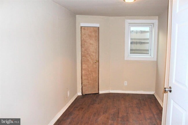 Building Photo - 411 W High St