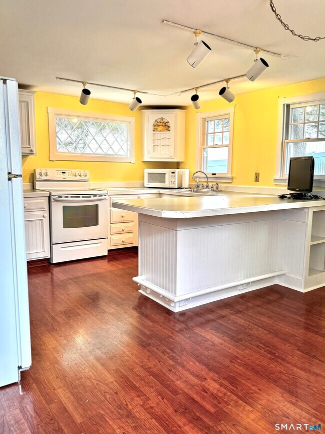 Building Photo - 22 Hillside Ave