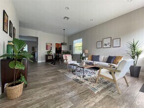 Building Photo - 743 Tulip Cir