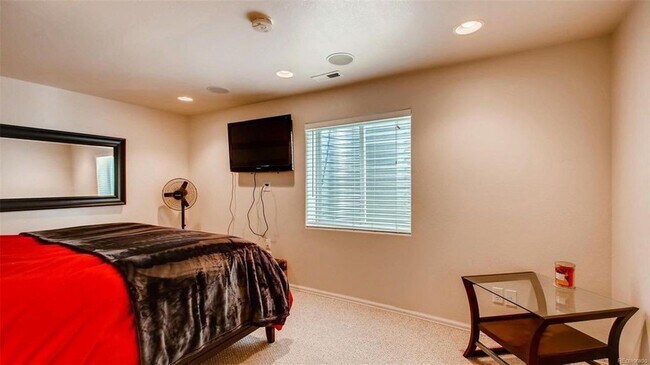 Building Photo - Charming Open Floor Plan Home