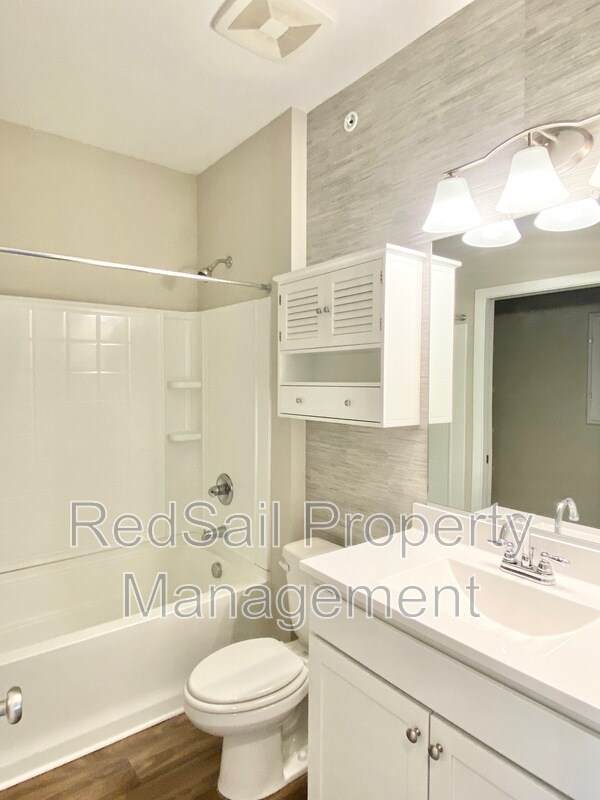 Building Photo - 520 Fishers Ct