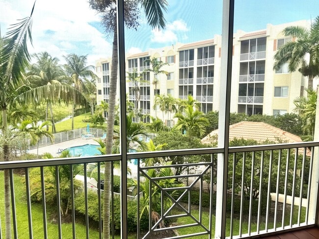 Building Photo - 3600 Oaks Clubhouse Dr