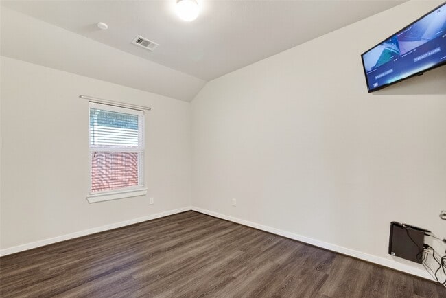 Building Photo - 12322 Sabine Point Dr