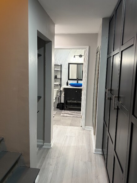 Building Photo - 665 S Preston Ct