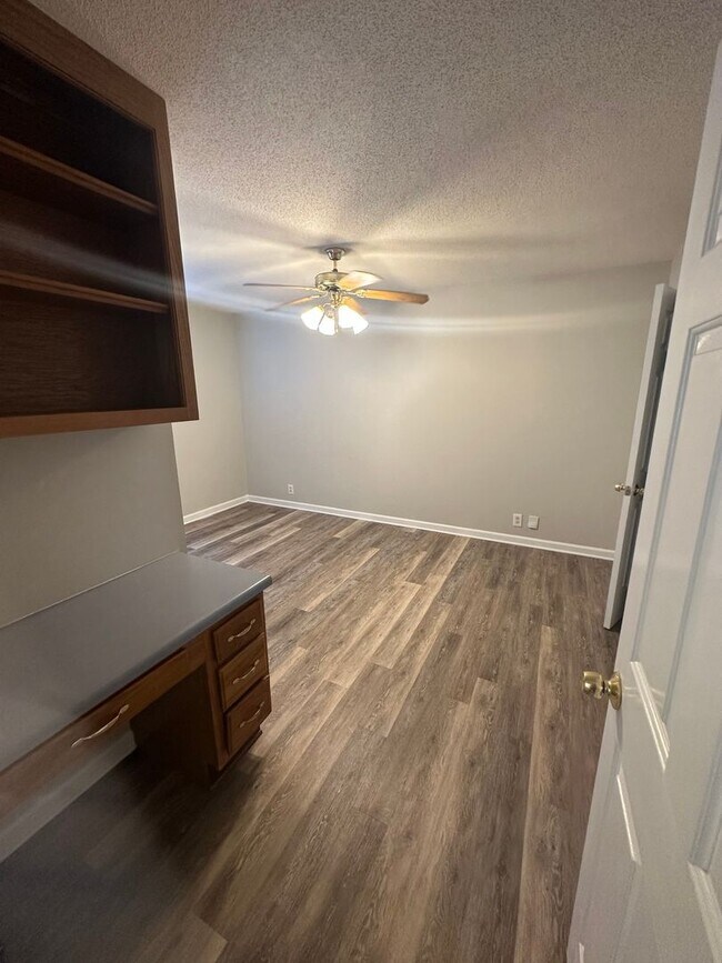 Building Photo - Cute 2 Bed 2.5 Bath House Near MTSU!