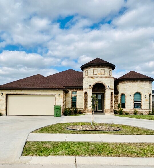 Building Photo - 3873 Tolosa St