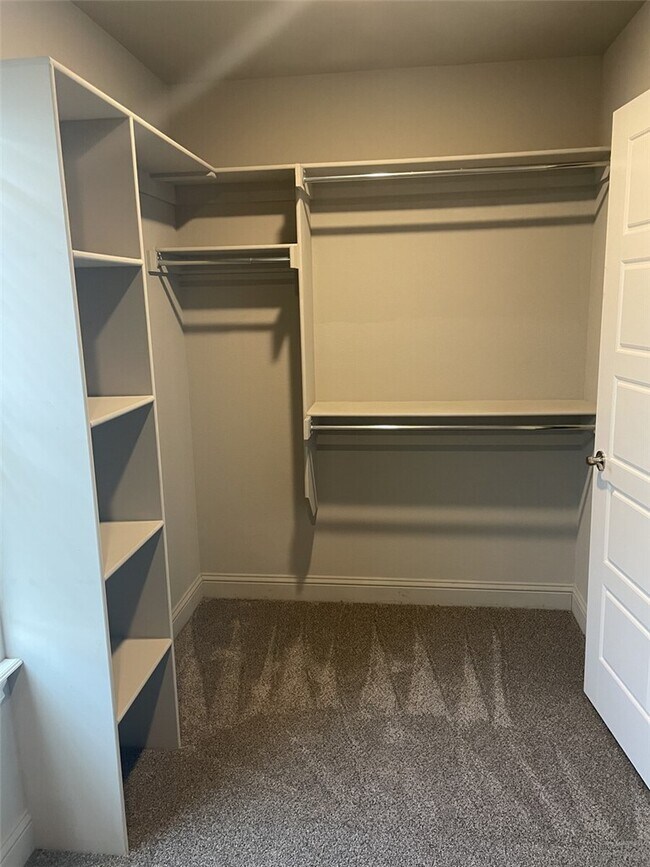 Building Photo - 1800 Sunrise Cir