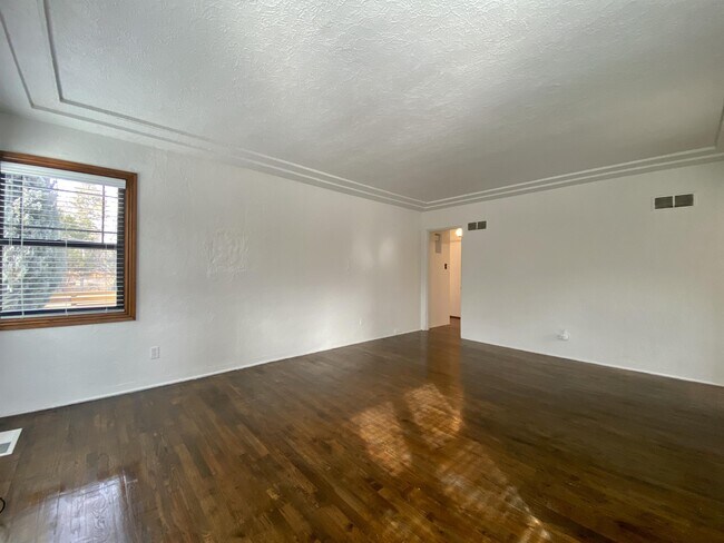 Building Photo - 17 Alsace Way