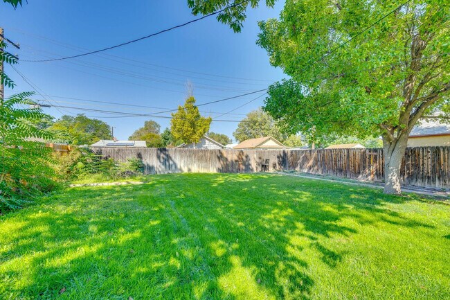 Building Photo - 1923 Lake Ave