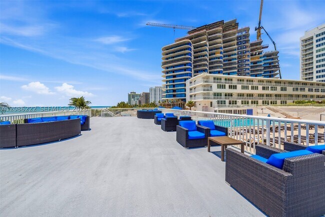 Building Photo - 5401 Collins Ave