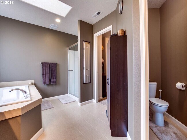 Building Photo - Stunning Home In Hillsboro 3 bedrooms, 2.5 Baths 2,608 Sq. Ft.