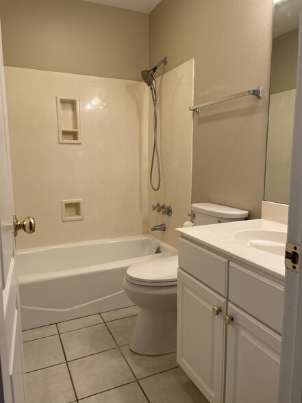 Building Photo - 4405 Lefkoe St