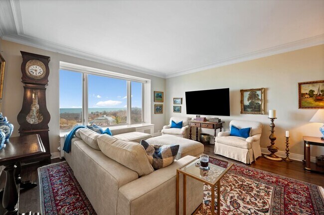 Building Photo - 2130 N Lincoln Park W