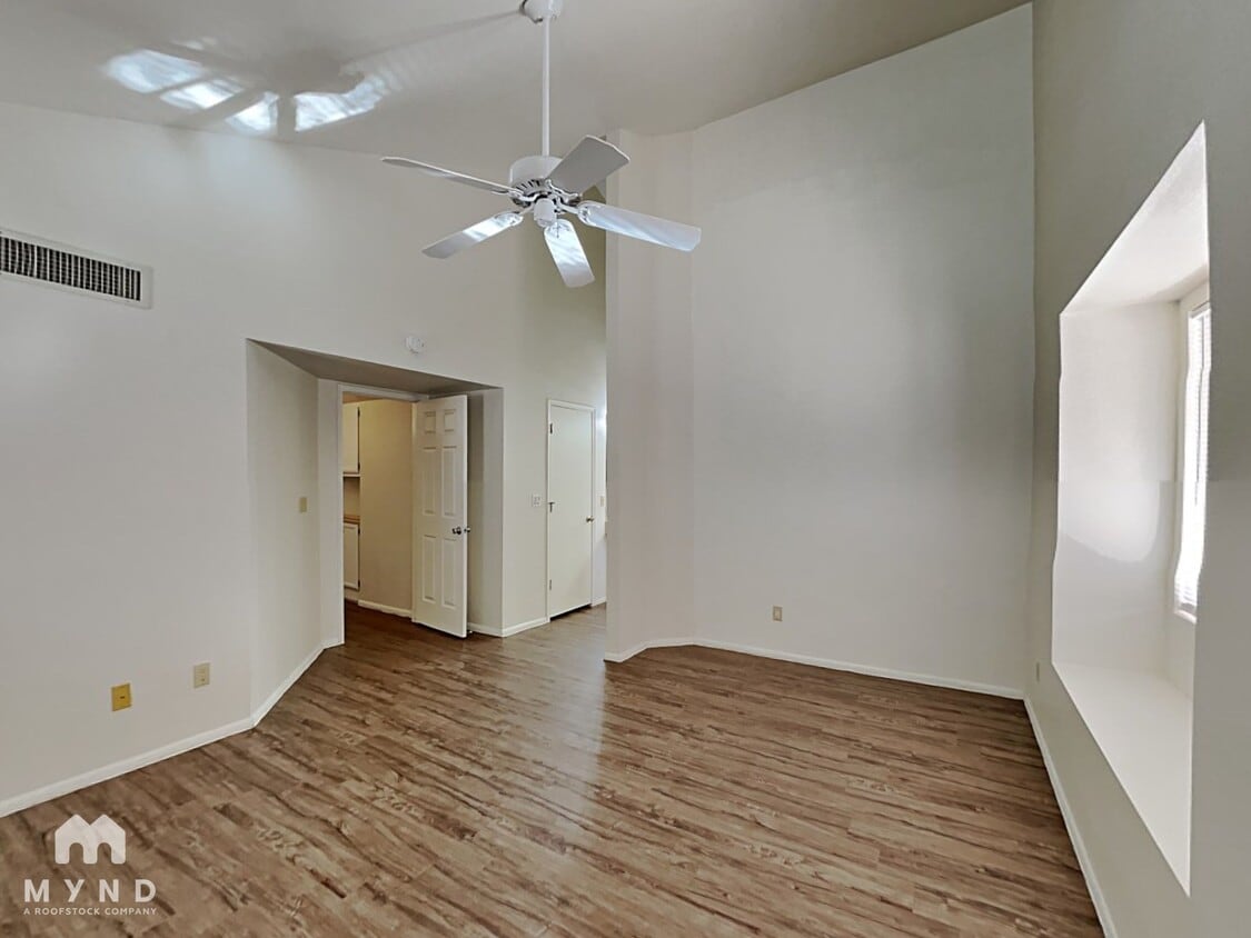 Building Photo - 10487 N Fairway Vista Ln
