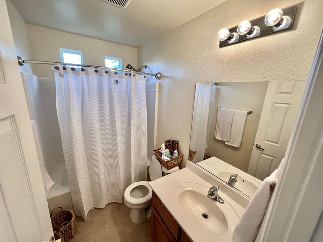 Building Photo - SOUTHERN HIGHLANDS! 3BD/2.5BA FURNISHED!